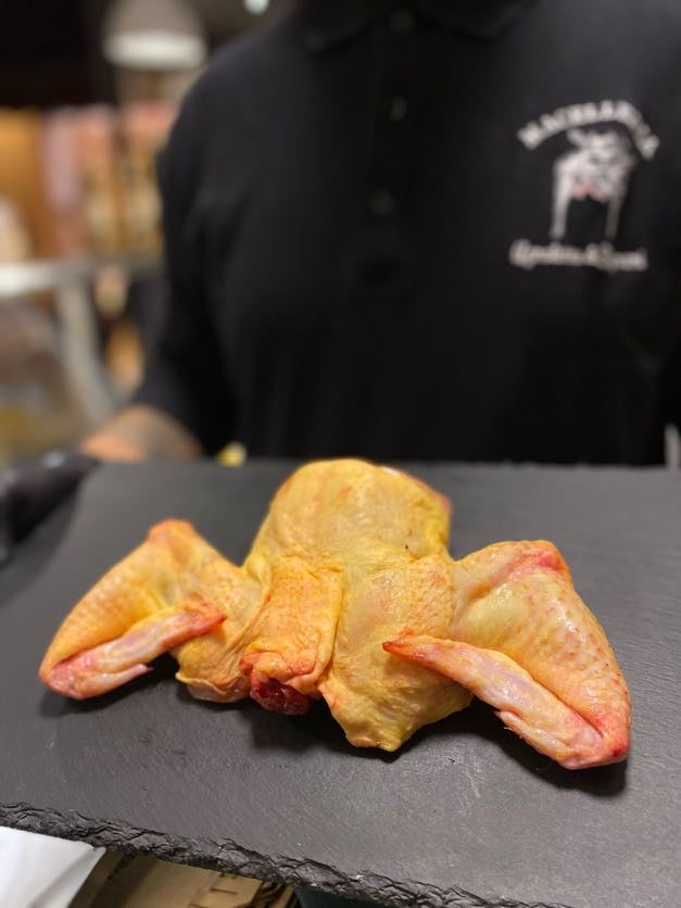 Ali di pollo allevato a terra